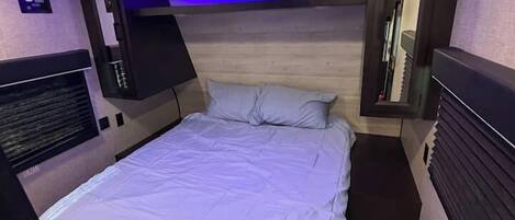2 slaapkamers, een bureau, wifi