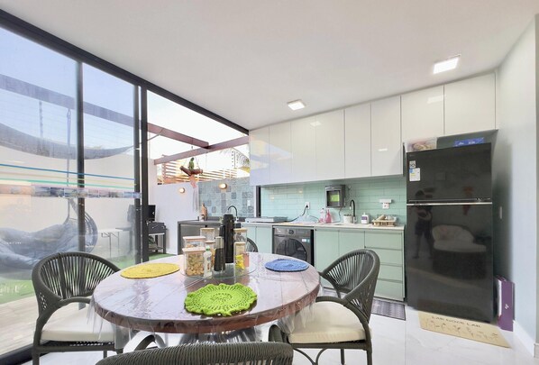 Classic Apartment | Private kitchen | Cookware/dishes/utensils - Bella Arte 2 Rooftop (Aquiraz)