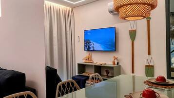 Deluxe Apartment | Dining