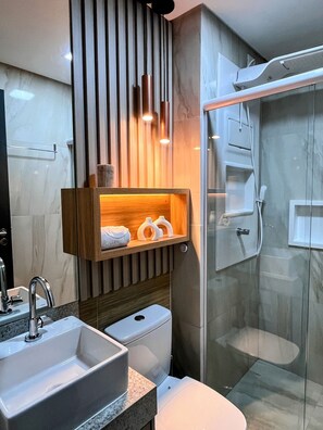 Basic Apartment | Bathroom | Shower, hair dryer, towels, soap - Vila Porto Beira Mar - VSH (Ipojuca)