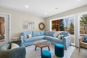 Fireplace - Luxury Waterfront Property - Meadow's Edge with Beach Access, Hot Tub (Bonshaw)
