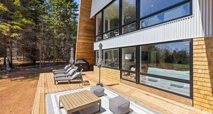 Luxury Waterfront Property - Meadow's Edge with Beach Access, Hot Tub