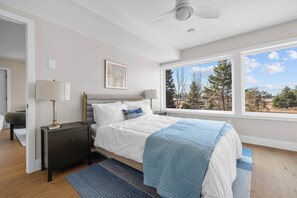 WiFi, bed sheets, wheelchair access - Luxury Waterfront Property - Meadow's Edge with Beach Access, Hot Tub (Bonshaw)