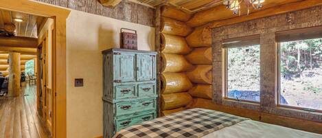 5 bedrooms, iron/ironing board, free WiFi, bed sheets