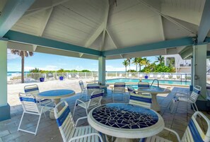 Outdoor dining - Beachfront Bliss at San Remo
Stunning Redington Shores Condo on Gulf Blvd. (Redington Shores)