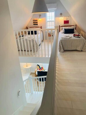 WiFi, bed sheets - Sutherland House Seaview, Lea (Green Gables)