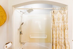 Shower, hair dryer, towels - The Porch Light - 5 Bedroom Retreat with music room. (Hope River)