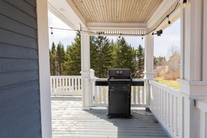 Property grounds - The Porch Light - 5 Bedroom Retreat with music room. (Hope River)