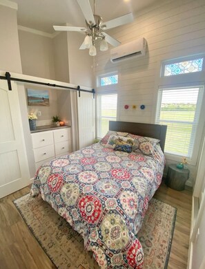 Desk, iron/ironing board, WiFi, bed sheets - The Cozy Casa TINY home meets BIG luxury (Austin)