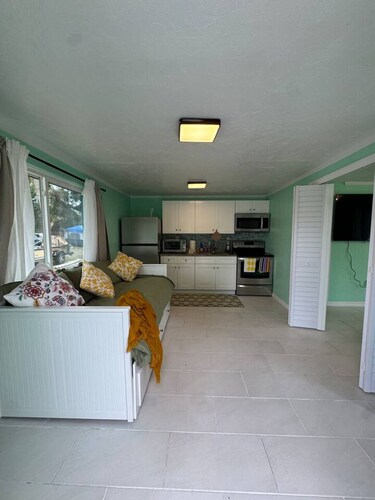 Rivers Edge Bungalow (Front side)