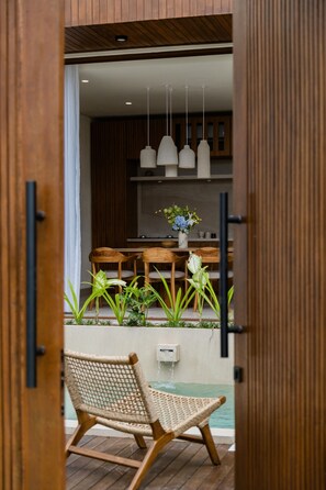 Outdoor dining - Private Pool Villa in Ubud - Boutique 2BR with Rice Field Views (Pejeng)