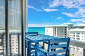 Outdoor dining - New Listing! 2 Free Beach SRVC= 4 Chairs & 2 Umbrellas Set Up! Awesome Amenities (Miramar Beach)