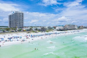 On the beach - New Listing! 2 Free Beach SRVC= 4 Chairs & 2 Umbrellas Set Up! Awesome Amenities (Miramar Beach)