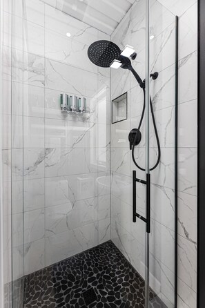 Hair dryer - Cargo Cozy - countryside cottage with hot tub (Suttons Bay)