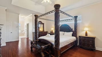 7 bedrooms, desk, iron/ironing board, travel cot