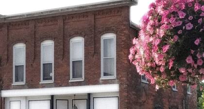 Adorable 2-bedroom apartment with AC and free WIFI in charming Orwell, Ohio.