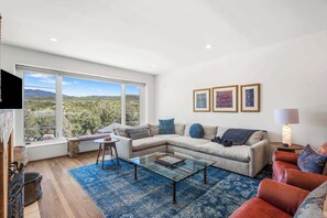 TV, fireplace, offices - Near Santa Fe Plaza, Luxury Outdoor Space, Hot Tub (Santa Fe)