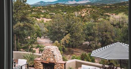 Near Santa Fe Plaza, Luxury Outdoor Space, Hot Tub