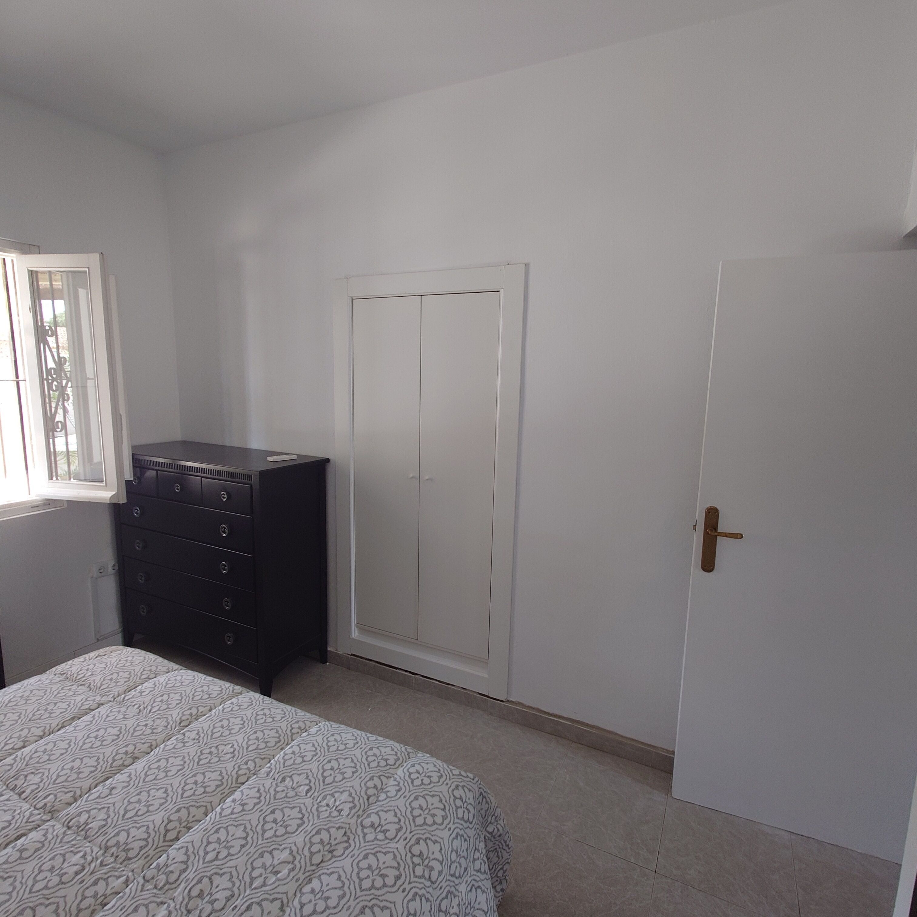 3 chambres, fer et planche à repasser, accès Internet, draps fournis
