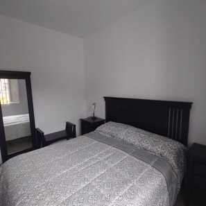 3 bedrooms, iron/ironing board, Internet, bed sheets