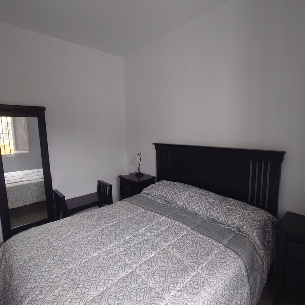 3 bedrooms, iron/ironing board, Internet, bed sheets