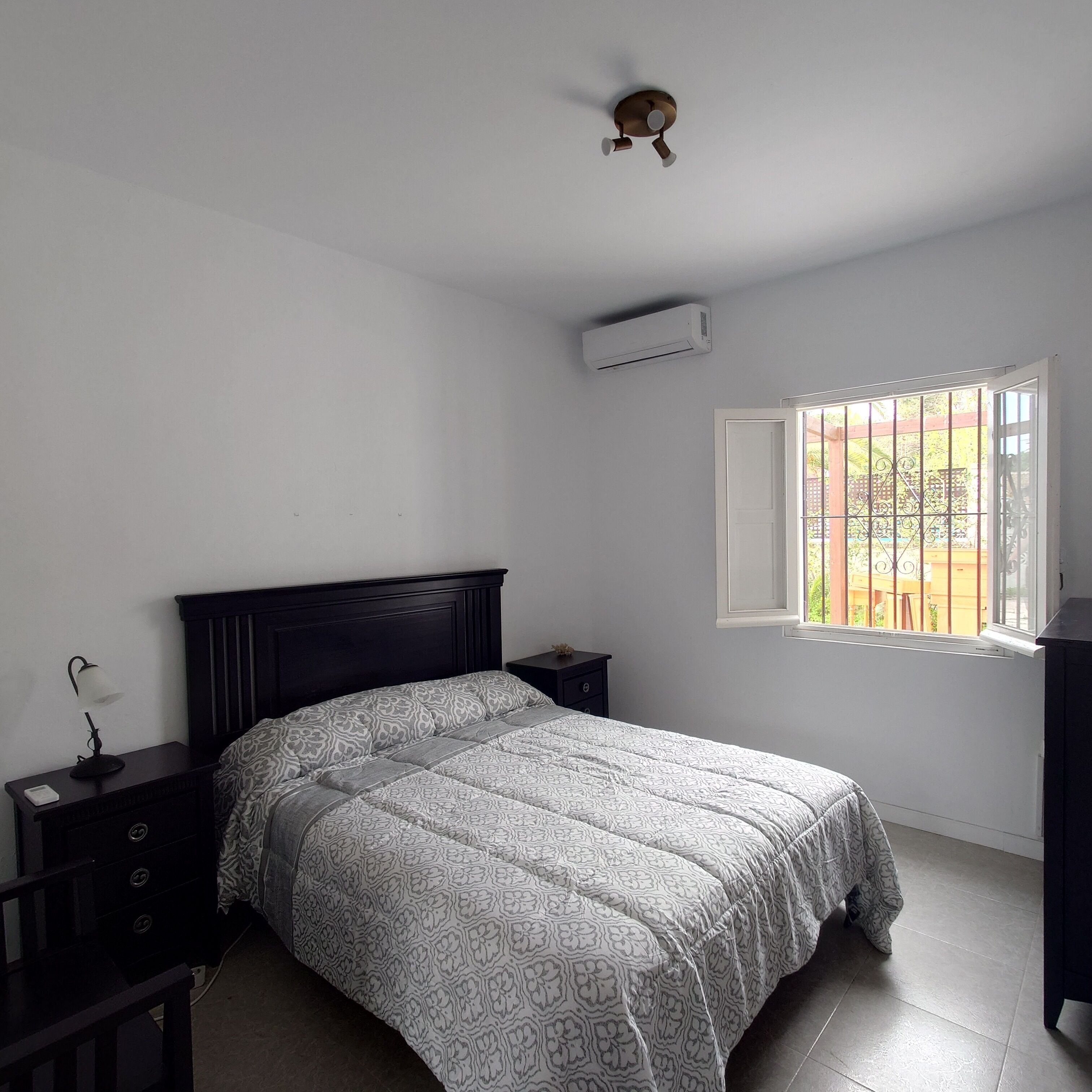 3 chambres, fer et planche à repasser, accès Internet, draps fournis