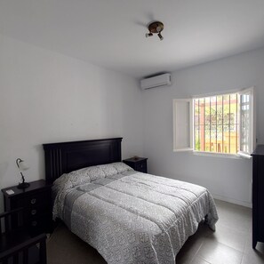 3 bedrooms, iron/ironing board, Internet, bed sheets