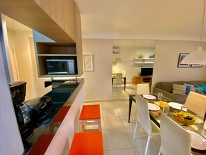 Classic Apartment | Dining - Condominio Mediterranee Residence por Be My Guest (Aquiraz)