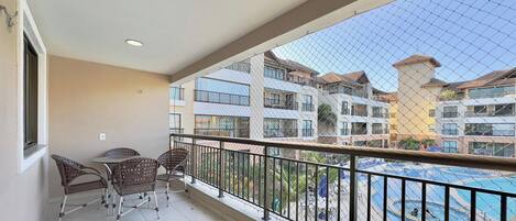 Club Apartment | Outdoor dining