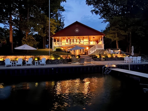 • Luxury Lake House ASL Retreat Great Fall Colors Wineries