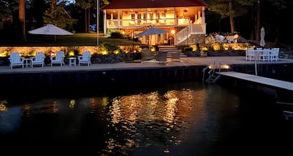 • Luxury Lake House ASL Retreat Great Fall Colors Wineries