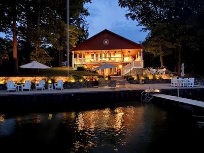 • Luxury Lake House ASL Retreat Great Fall Colors Wineries