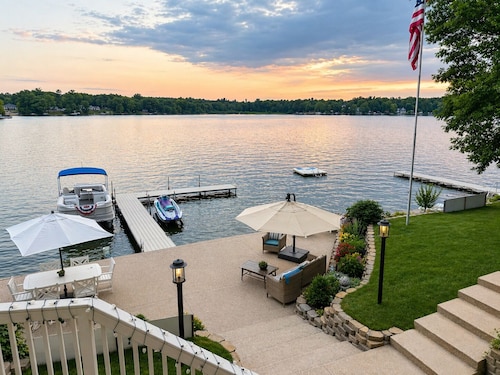 • Luxury Lake House ASL Retreat Great Fall Colors Wineries