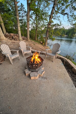 Terrace/patio - Lakefront Luxury Escape • 4BR/3BA • Sleeps 12+ • • Built for Big Groups (Lupton)