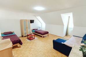 4 Schlafzimmer, Bügeleisen/Bügelbrett, Internetzugang, Bettwäsche