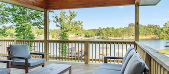 Peaceful 4-bedroom Lake Hamilton Cottage w/ Hot Tub, Fire Pit, Game Room + More
