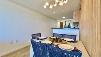 Comfort Apartment | Dining