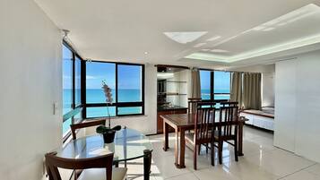 Basic Apartment | Dining