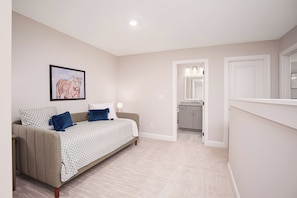 3 bedrooms, free WiFi, bed sheets - Peaceful AU Club Townhome / 3 Bed 3.5 Bath (Auburn)