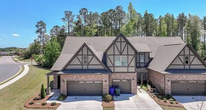 Peaceful AU Club Townhome / 3 Bed 3.5 Bath
