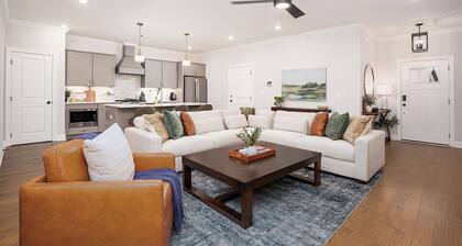 Peaceful AU Club Townhome / 3 Bed 3.5 Bath
