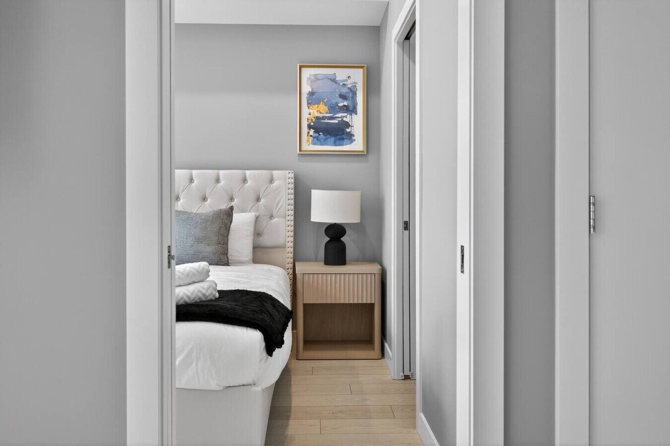 2 habitaciones, escritorio, tabla de planchar con plancha y wifi gratis 