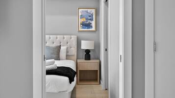 2 habitaciones, escritorio, tabla de planchar con plancha y wifi gratis