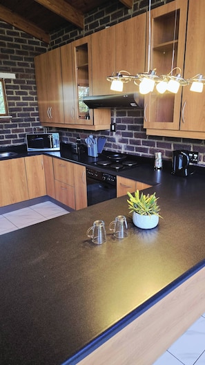 Interior - Serene 1-bedroom Apartment With Garden & Shared Pool (Johannesburg)