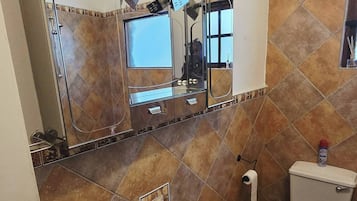 Apartment, 1 Bedroom, Accessible, Smoking | Bathroom