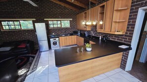 Interior - Serene 1-bedroom Apartment With Garden & Shared Pool (Johannesburg)