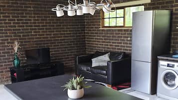 Apartment, 1 Bedroom, Accessible, Smoking | Interior
