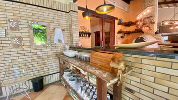 Basic Villa | Dining