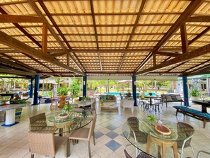 Basic Villa | Outdoor dining