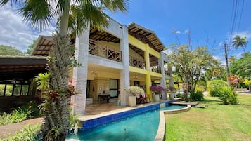Basic Villa | Pool